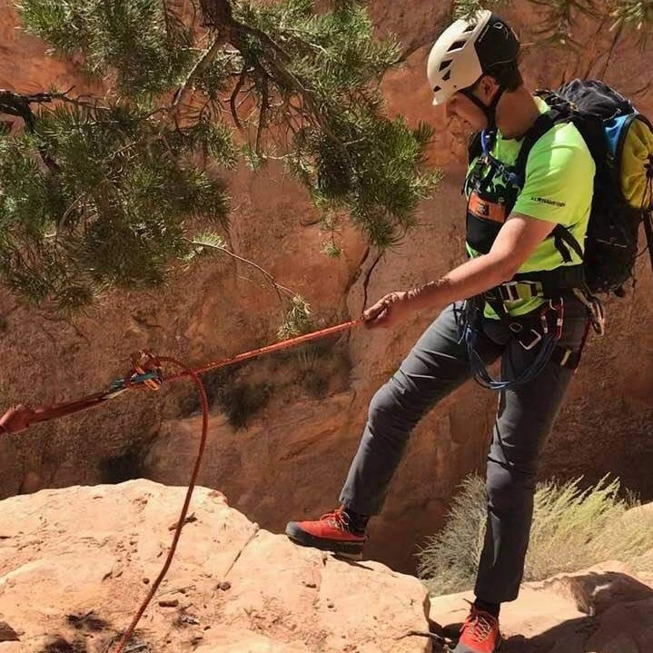 Black Diamond Creek 20 Backpack Climbing Gear Bag 4 Black Diamond Creek 20 Backpack Climbing Gear Bag - Image 4